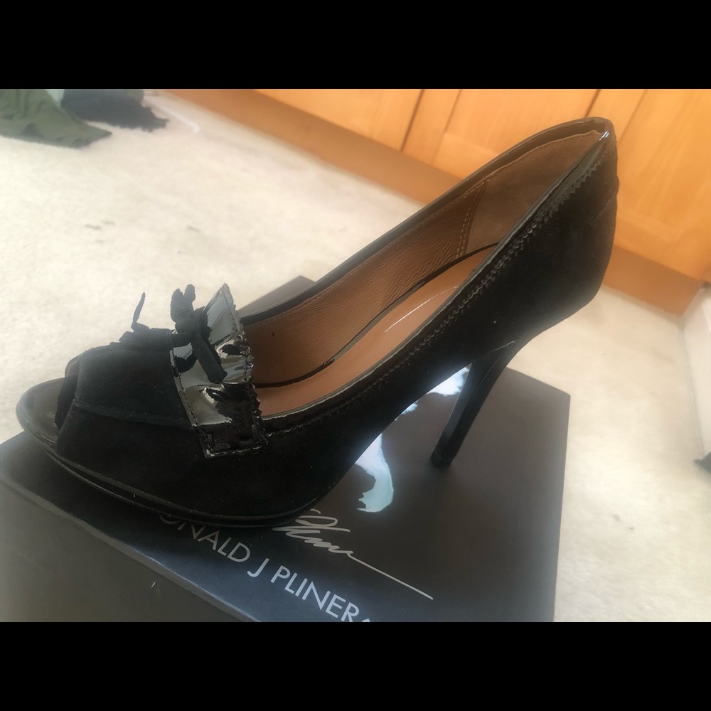 Gorgeous suede and patent leather shoes